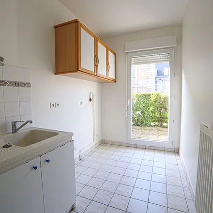Rent this 2 bed apartment on 91 Rue aux Ours in 76000 Rouen, France