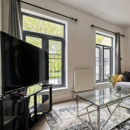 Image 9 - London, SW18 5LY, United Kingdom - Apartment for rent