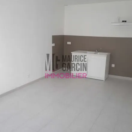 Rent this 2 bed apartment on 91 Avenue Frédéric Mistral in 84810 Aubignan, France