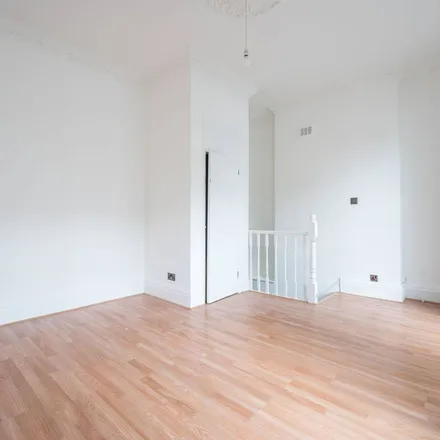 Rent this 3 bed apartment on 171 Offord Road in London, N1 1LR