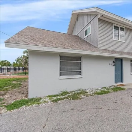 Buy this studio house on 580 Parkdale Mews in Venice, FL 34285
