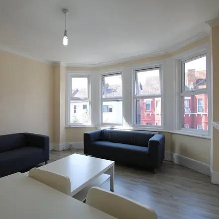 Image 7 - Ash Grove, London, NW2 3LL, United Kingdom - Apartment for rent