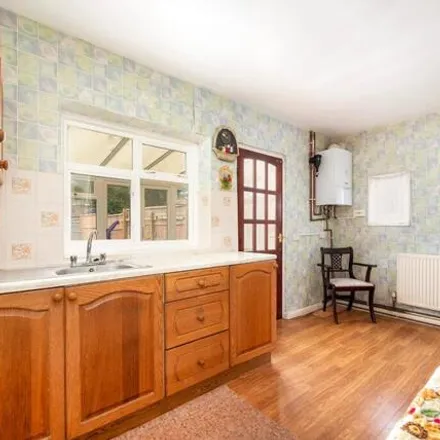 Image 3 - Clitterhouse Crescent, London, NW2 1DB, United Kingdom - House for sale