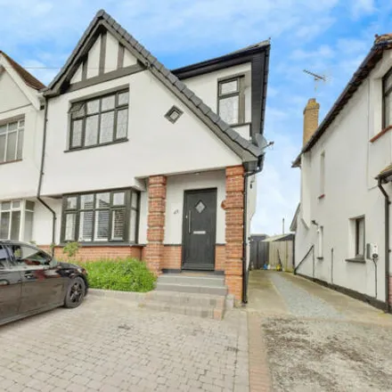 Buy this 3 bed duplex on Stonehill Road in Mountdale Gardens, Leigh on Sea