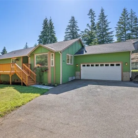 Buy this 3 bed house on 1405 Maple Valley Dr in Centralia, Washington