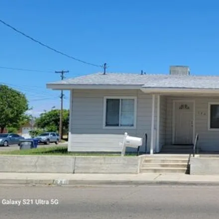 Buy this 6 bed house on 557 East Myrtle Avenue in Reedley, CA 93654