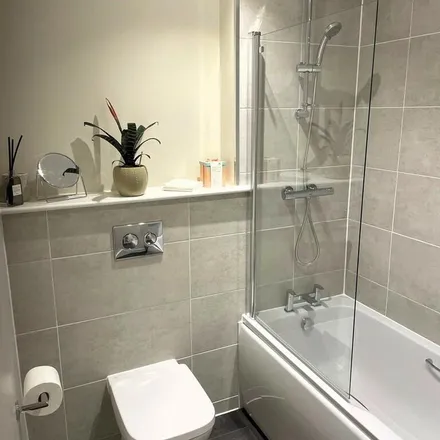 Rent this 1 bed apartment on A61 in Leeds, LS10 1DQ
