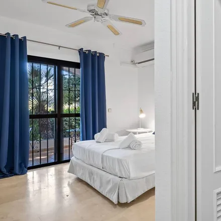 Rent this 4 bed apartment on Mezquita de Marbella in Bulevar del Príncipe Alfonso de Hohenlohe, 29602 Marbella