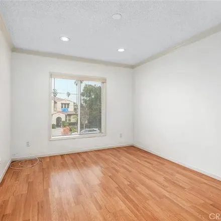 Image 7 - 20222 Gifford Street, Los Angeles, CA 91306, USA - Apartment for rent