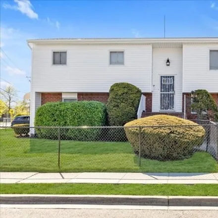 Buy this 5 bed house on 117 Bennett Avenue in Village of Hempstead, NY 11550
