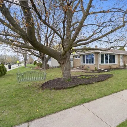 Buy this 3 bed house on 980 West 19th Avenue in Oshkosh, WI 54902