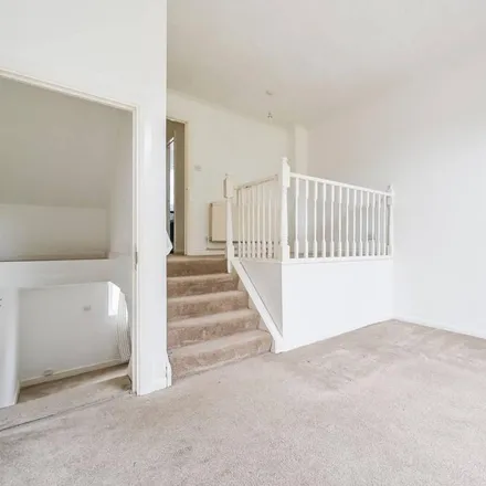 Image 2 - 19 Daisy Road, Mill Meads, London, E16 4PT, United Kingdom - House for rent