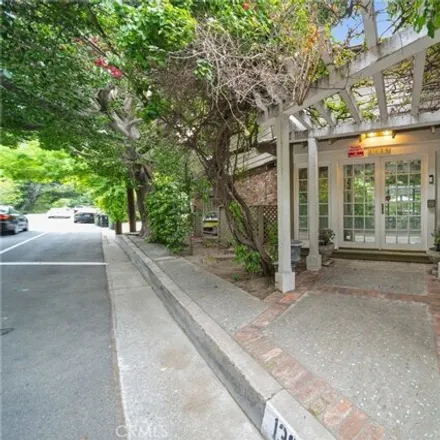 Image 5 - 1326 Benedict Canyon Drive, Beverly Hills, CA 90210, USA - House for sale