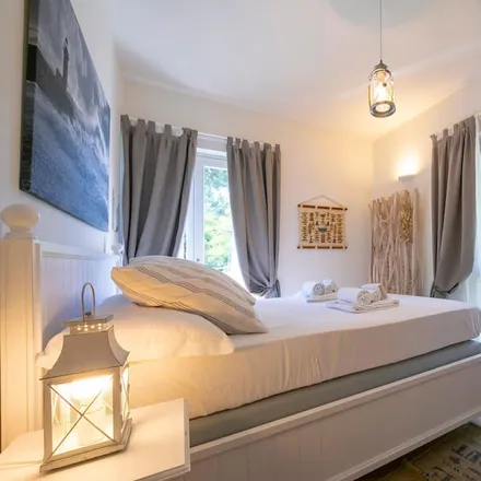Rent this 5 bed house on La Piazetta dei Ronchi in Via Giuseppe Verdi 11, 54038 Massa MS
