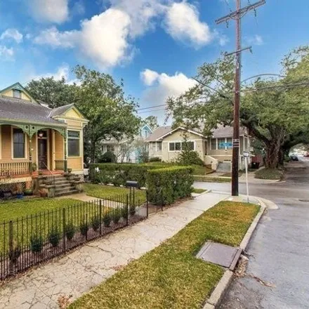Image 2 - 1323 Fern Street, New Orleans, LA 70118, USA - House for sale