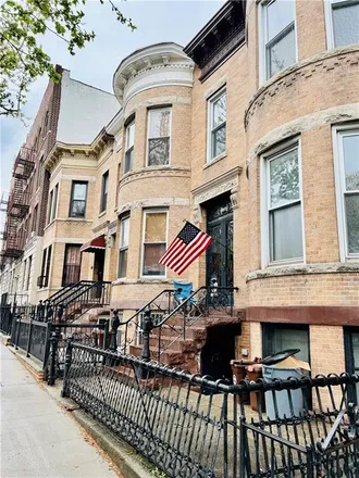 Image 2 - 613 55th Street, New York, NY 11220, USA - Townhouse for sale