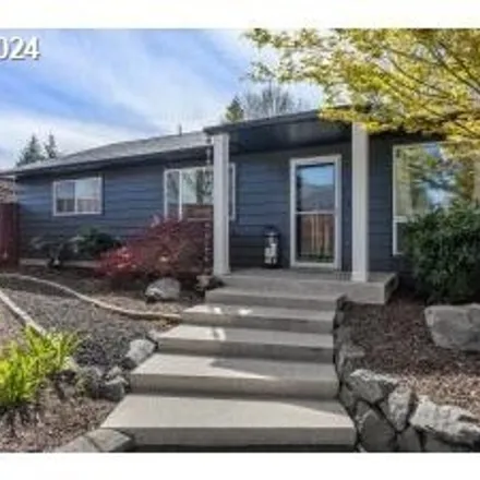 Buy this 4 bed house on 2622 Cedar Links Drive in Medford, OR 97504