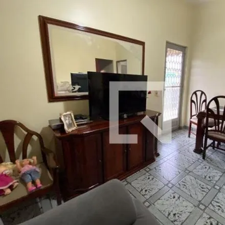 Rent this 4 bed house on Rua Seabra Sobrinho in Centenário, Duque de Caxias - RJ