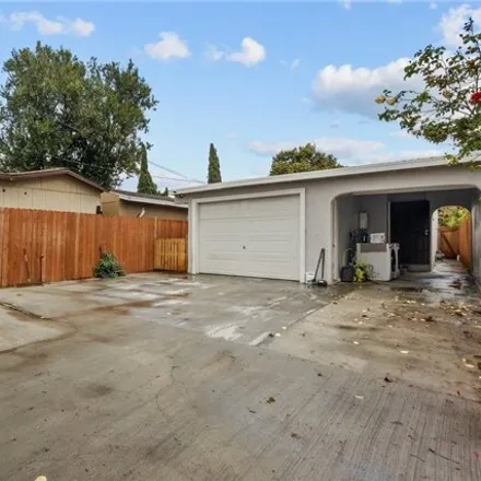 Image 9 - 10883 Weigand Avenue, Los Angeles, CA 90059, USA - House for sale