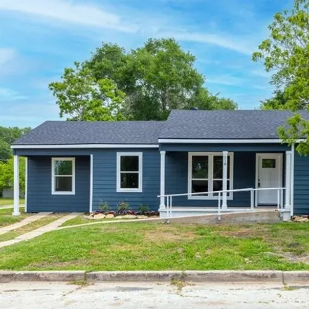 Buy this 3 bed house on 1116 Sycamore Street in Navasota, TX 77868