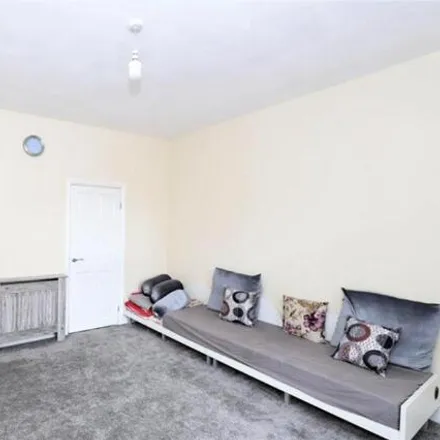 Image 4 - Holland Road, Sheffield, S2 4UT, United Kingdom - Apartment for sale