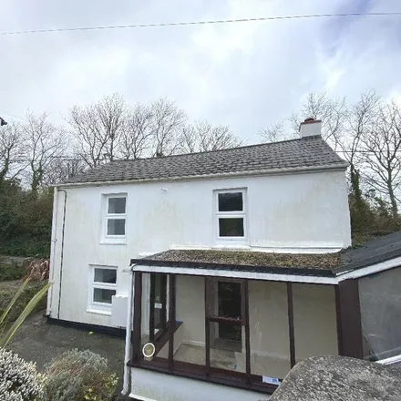 Rent this 2 bed duplex on Mousehole Lane in Paul, TR19 6TZ