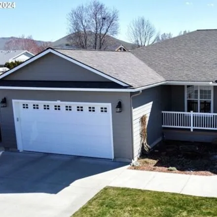 Buy this 4 bed house on 1153 G Street in Baker City, OR 97814