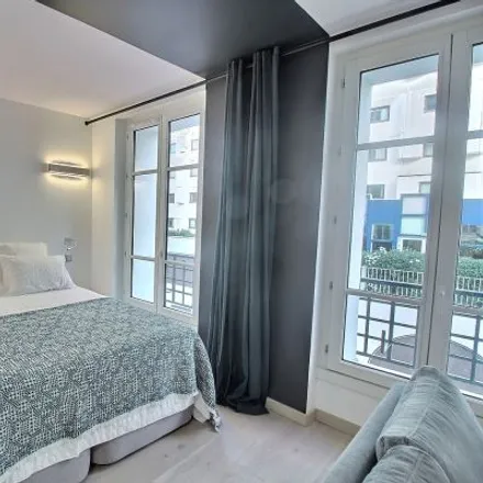 Rent this studio apartment on 9 Rue Forest in 75018 Paris, France