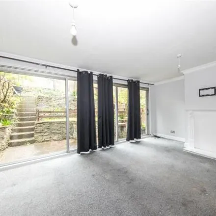 Image 2 - Brendon Avenue, Luton, LU2 9LG, United Kingdom - Townhouse for sale