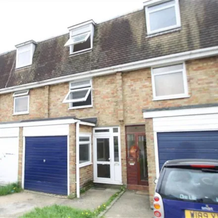 Rent this 3 bed townhouse on Church Road in London, RM3 0SA