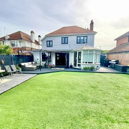 Image 2 - 115 Seafield Road, Bournemouth, BH6 5LJ, United Kingdom - House for sale