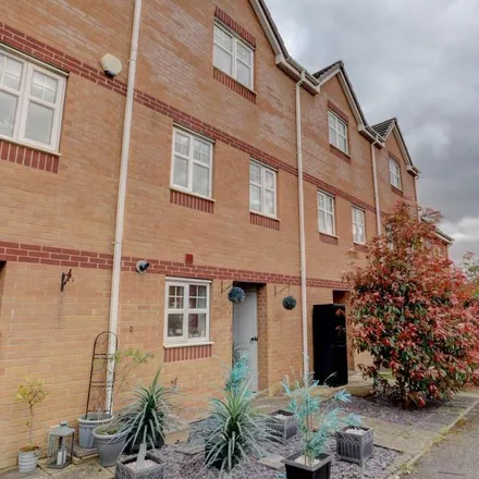 Rent this 4 bed townhouse on Aster Walk in Nuneaton, CV10 7SP