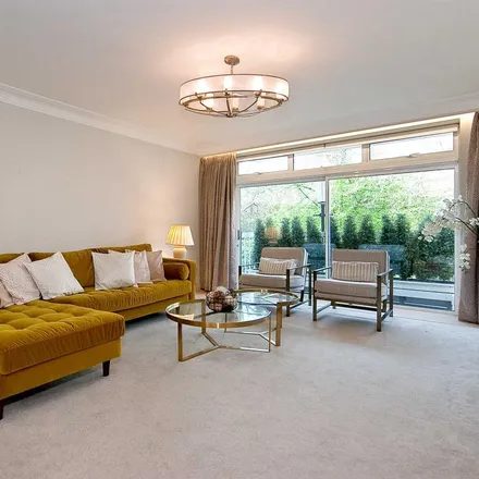 Rent this 2 bed apartment on Clunie House in 4-7 Hans Place, London