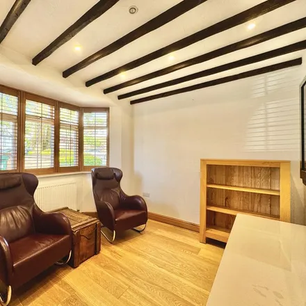 Image 7 - Shakespeare Road, London, NW7 4BE, United Kingdom - Duplex for rent