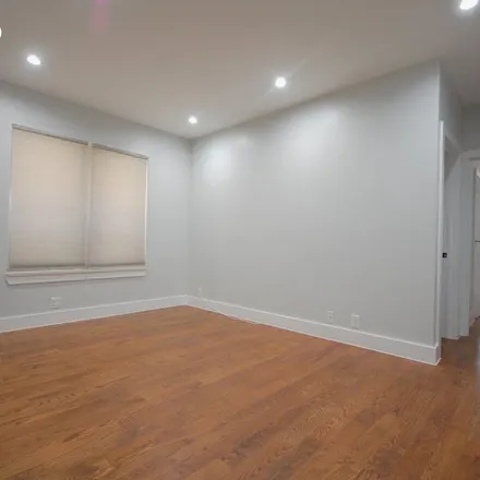 Image 2 - 213 East 96th Street, New York, NY 11212, USA - Duplex for rent