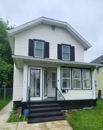 Rent this 2 bed house on 1562 Myrtle Ave in Columbus, Ohio