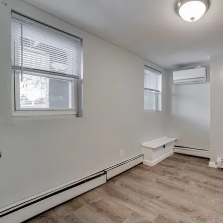Image 3 - 224 Olean Avenue, Jersey City, NJ 07306, USA - House for rent