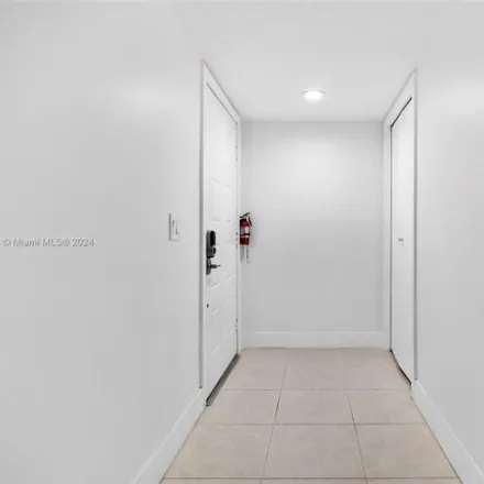 Image 7 - 331 Lakeview Drive, Weston, FL 33326, USA - Condo for rent