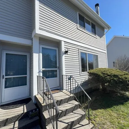 Rent this 2 bed townhouse on Summerset Drive in Danbury, CT 06801
