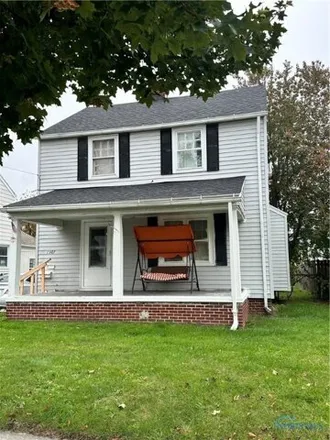 Buy this 3 bed house on 1389 Glenview Road in Toledo, OH 43614
