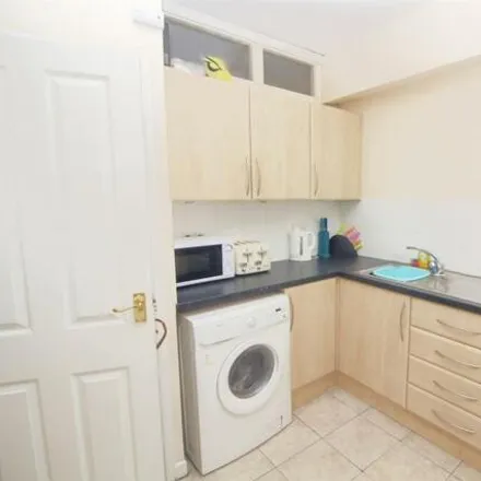 Image 2 - 45 Southgrove Road, Sheffield, S10 2NQ, United Kingdom - Townhouse for rent