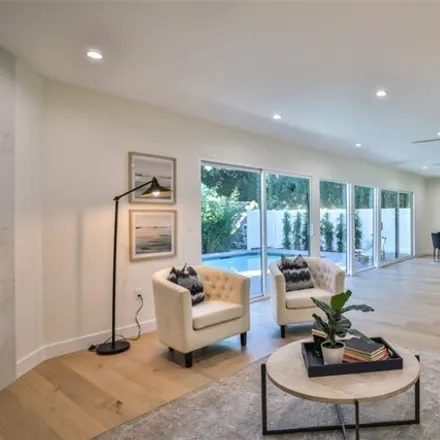 Image 6 - 5814 Mammoth Avenue, Los Angeles, CA 91401, USA - House for sale