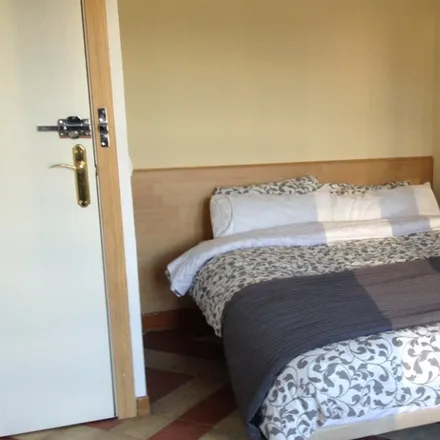 Rent this 9 bed room on Madrid in El Cogollo de la Descarga, Calle de las Hileras