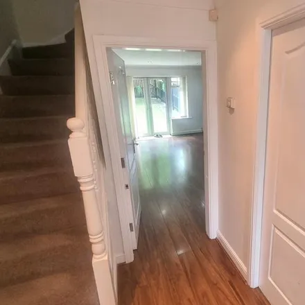 Image 2 - Linnyshaw Close, Bolton, BL3 4WH, United Kingdom - Townhouse for rent