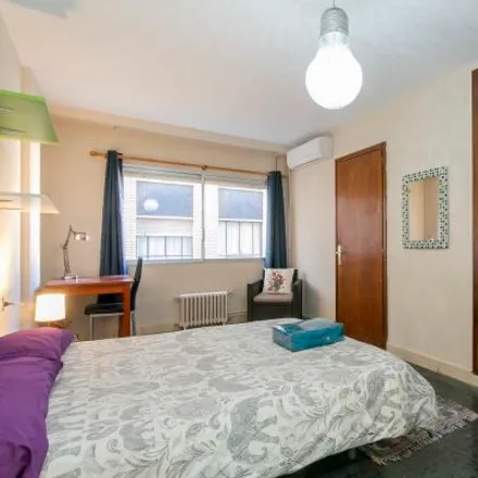 Rent this 2 bed room on Carrer de Baldoví in 46002 Valencia, Spain