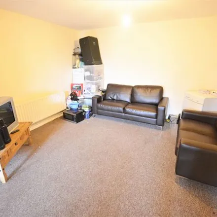 Rent this 5 bed apartment on Willows Place in Swansea, SA1 6EF