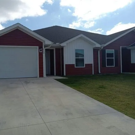 Rent this 3 bed house on 569 North Prosperity Avenue in Duenweg, Jasper County