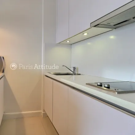 Image 8 - 11 Rue de Berri, 75008 Paris, France - Apartment for rent