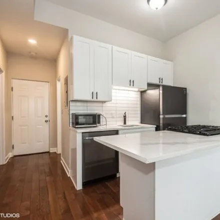 Image 3 - 3505 North Sheffield Avenue, Chicago, IL 60657, USA - Apartment for rent