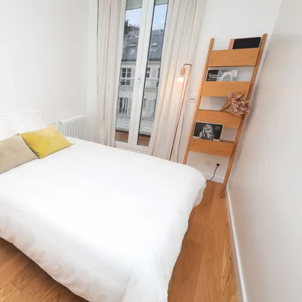 Rent this 3 bed apartment on 12 Rue de Longchamp in 75116 Paris, France